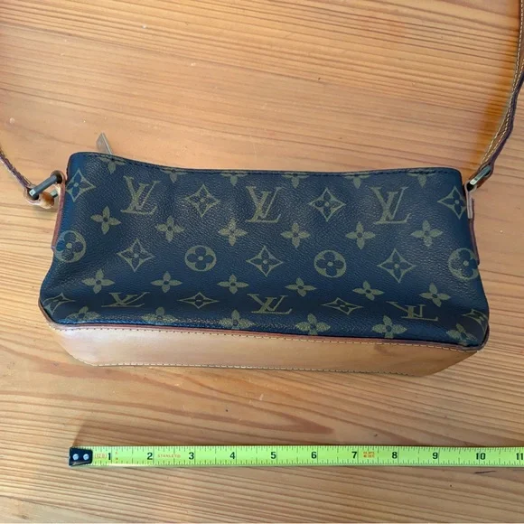 Louis Vuitton Trotteur Crossbody - Picture 4 of 11